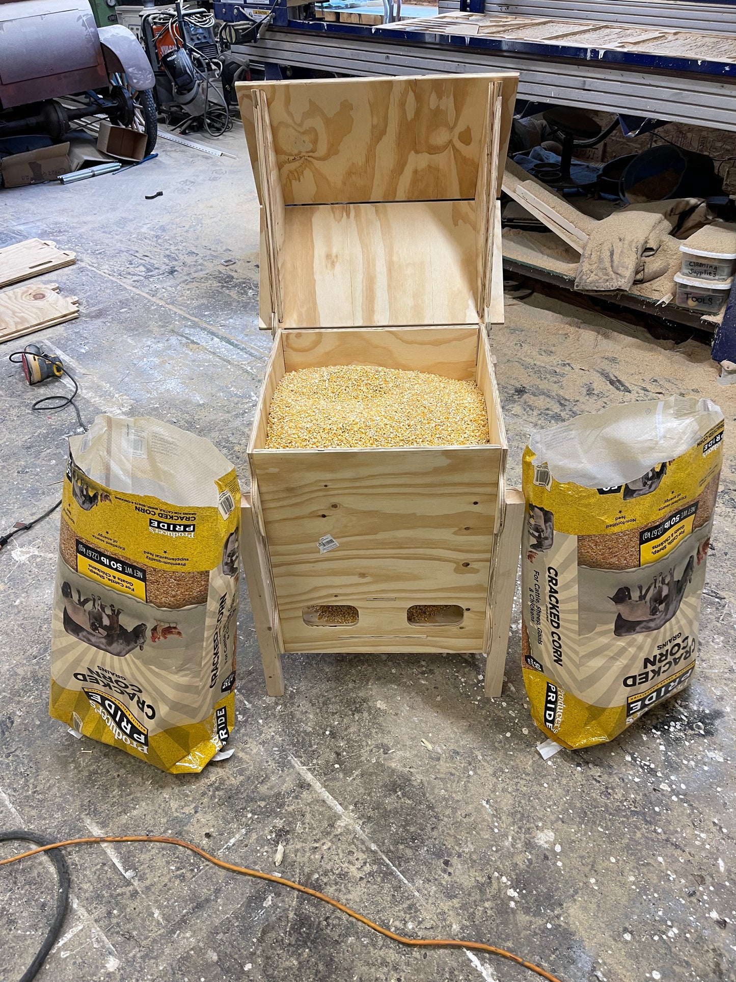 Bens Big Chicken Feeder