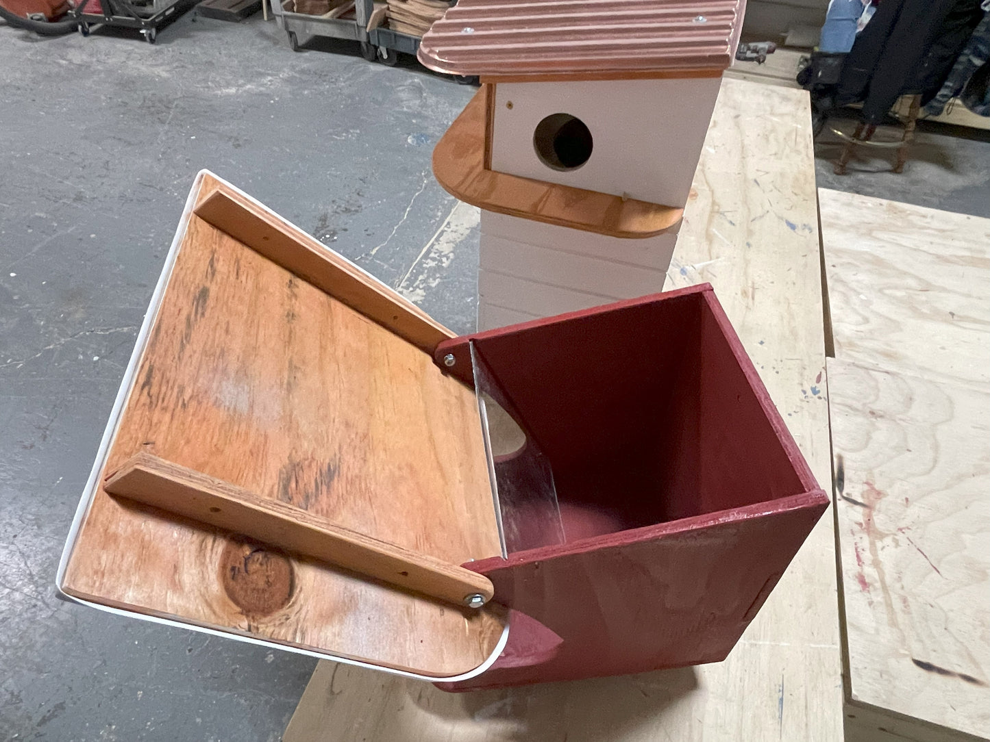 squirrel and wildlife feeder ￼