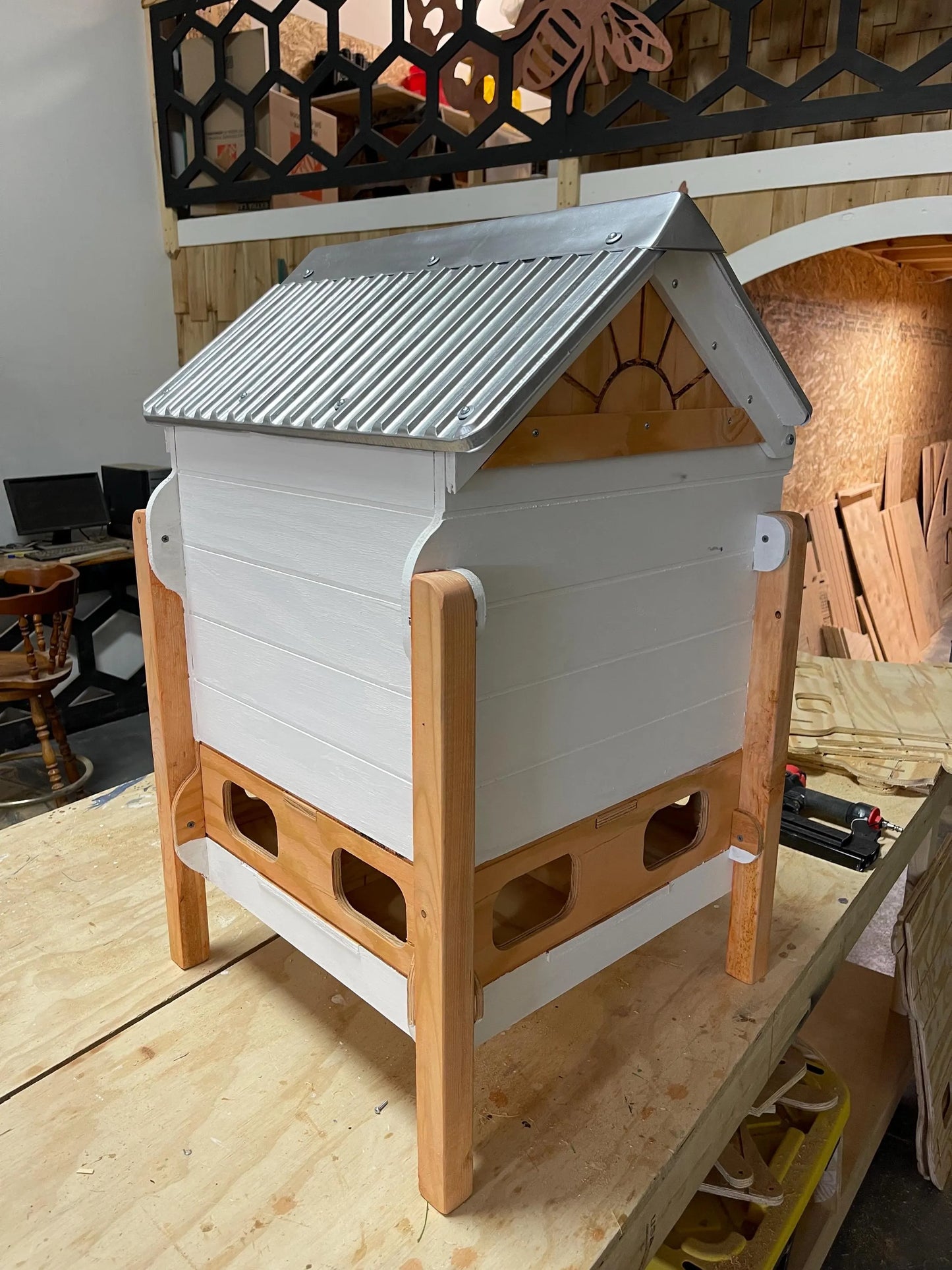 Kritter Kribs Chicken Feeder