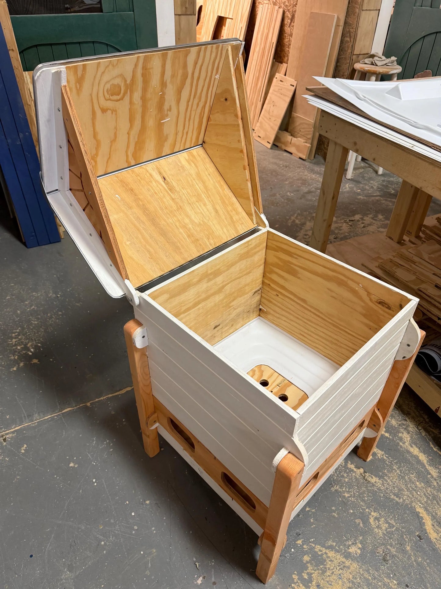 Kritter Kribs Chicken Feeder