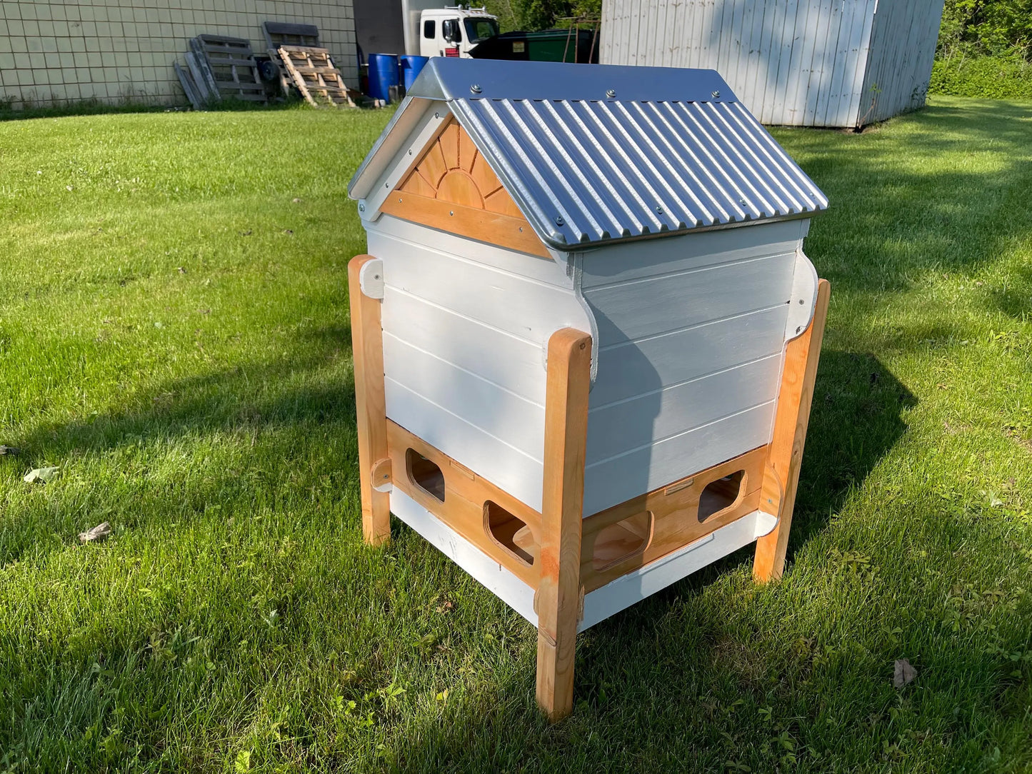 Kritter Kribs Chicken Feeder