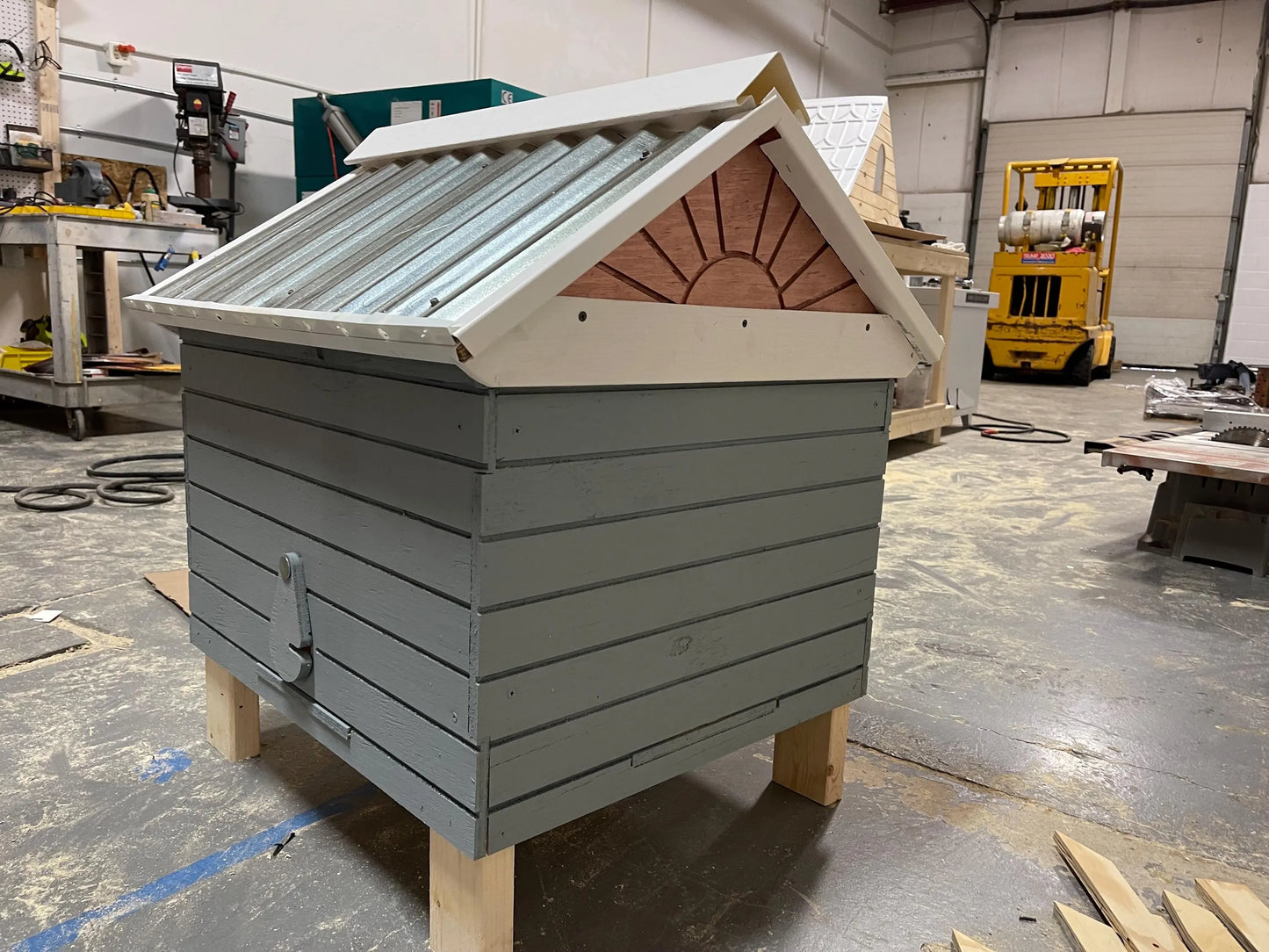 Kritter Kribs Cat House — Flat-Packed Unpainted DIY Kit with Vacuum-Formed Roof