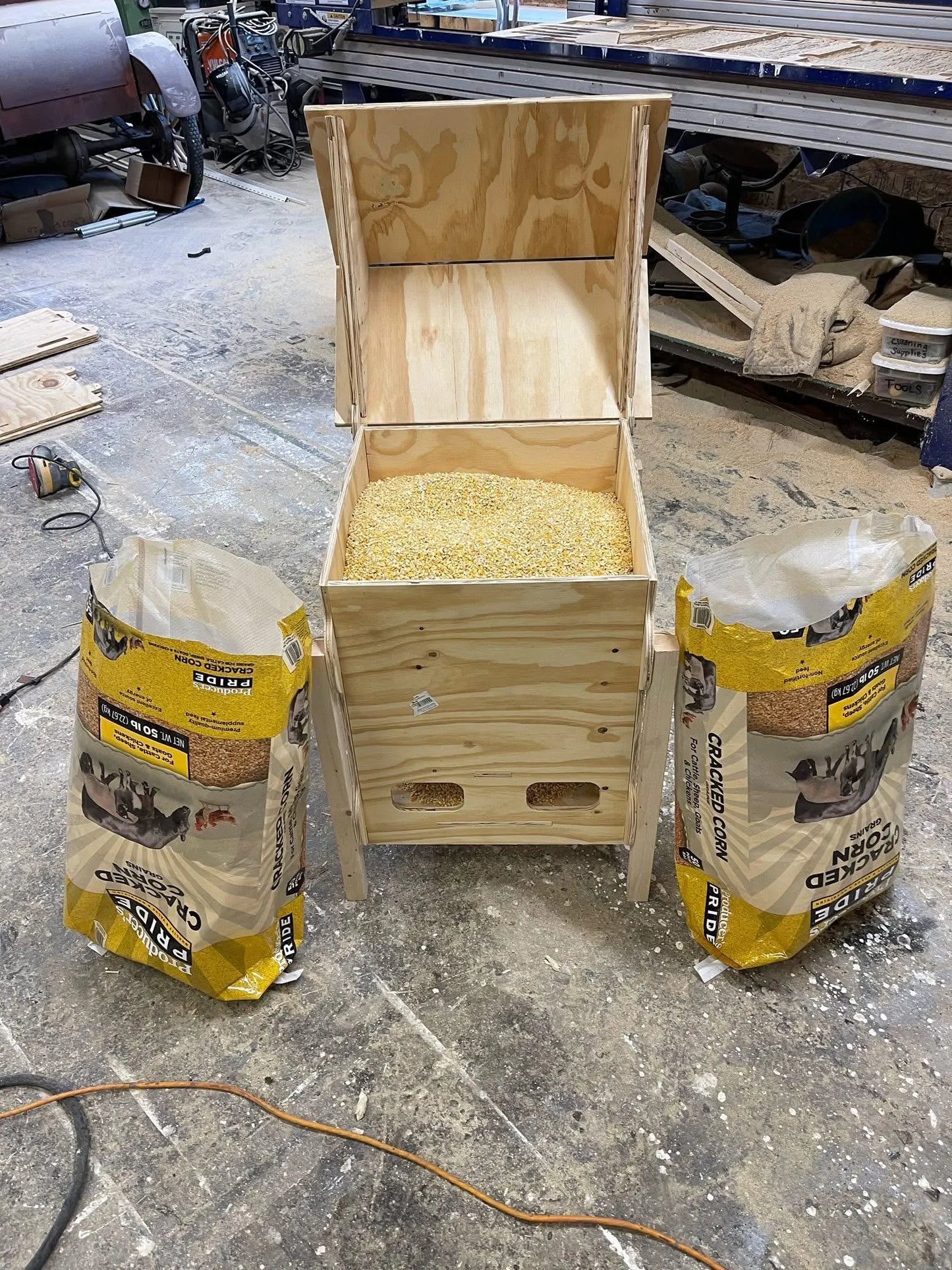 Kritter Kribs Chicken Feeder